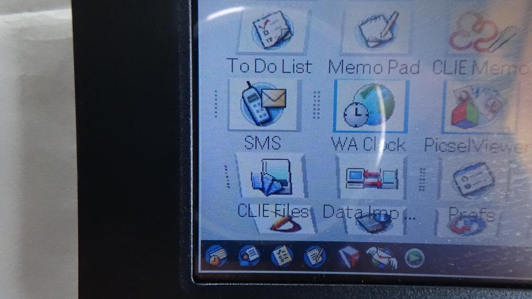 CLIE PEG-UX50英語版。スタイラス、ハンドストラップはありません。