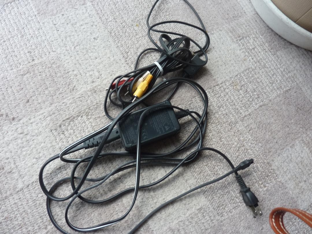 値下します。SONY ハンディカム　HDR-PJ760V　三脚付き　中古品