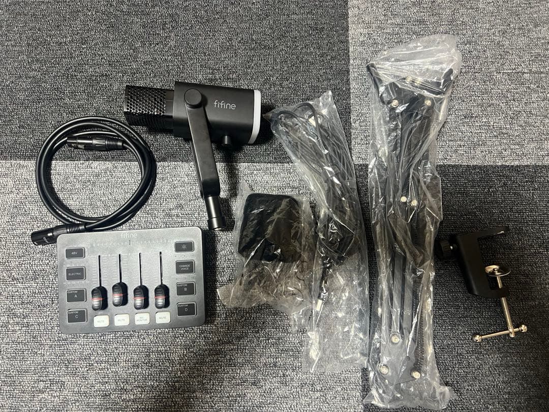 fifine コンデンサーマイクAM8アームセット、オーディオインターフェース付