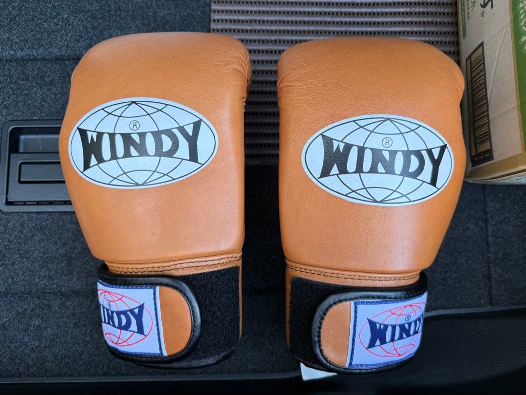 【値下げ】ボクシンググローブ　WINDY 8オンス