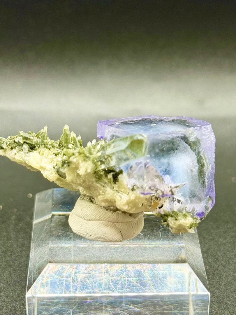 フローライト／クローライトクォーツ　原石　鉱物標本　天然石　蛍石　緑泥石　水晶