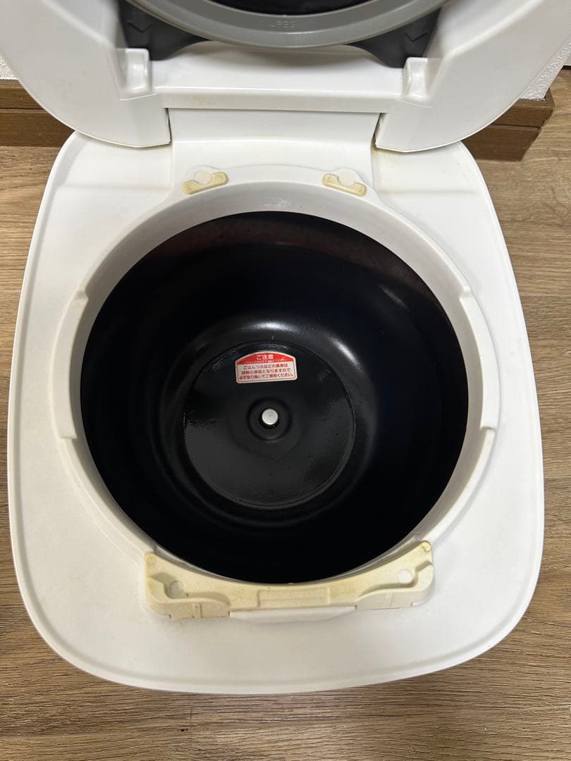 TIGER 圧力IH炊飯ジャー JPB-R100 5.5合炊き 2016年製