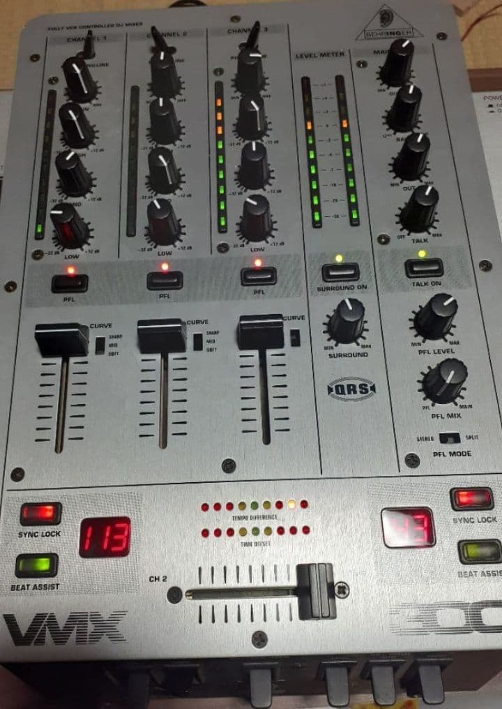 VMX 300 DJミキサーベリンガーミキサー稼働品