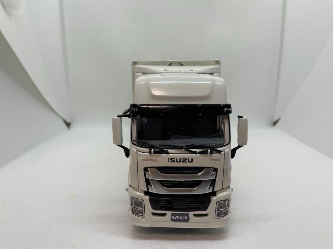 11R-010 いすゞ 1/32 ギガ ISUZU GIGA ホワイト
