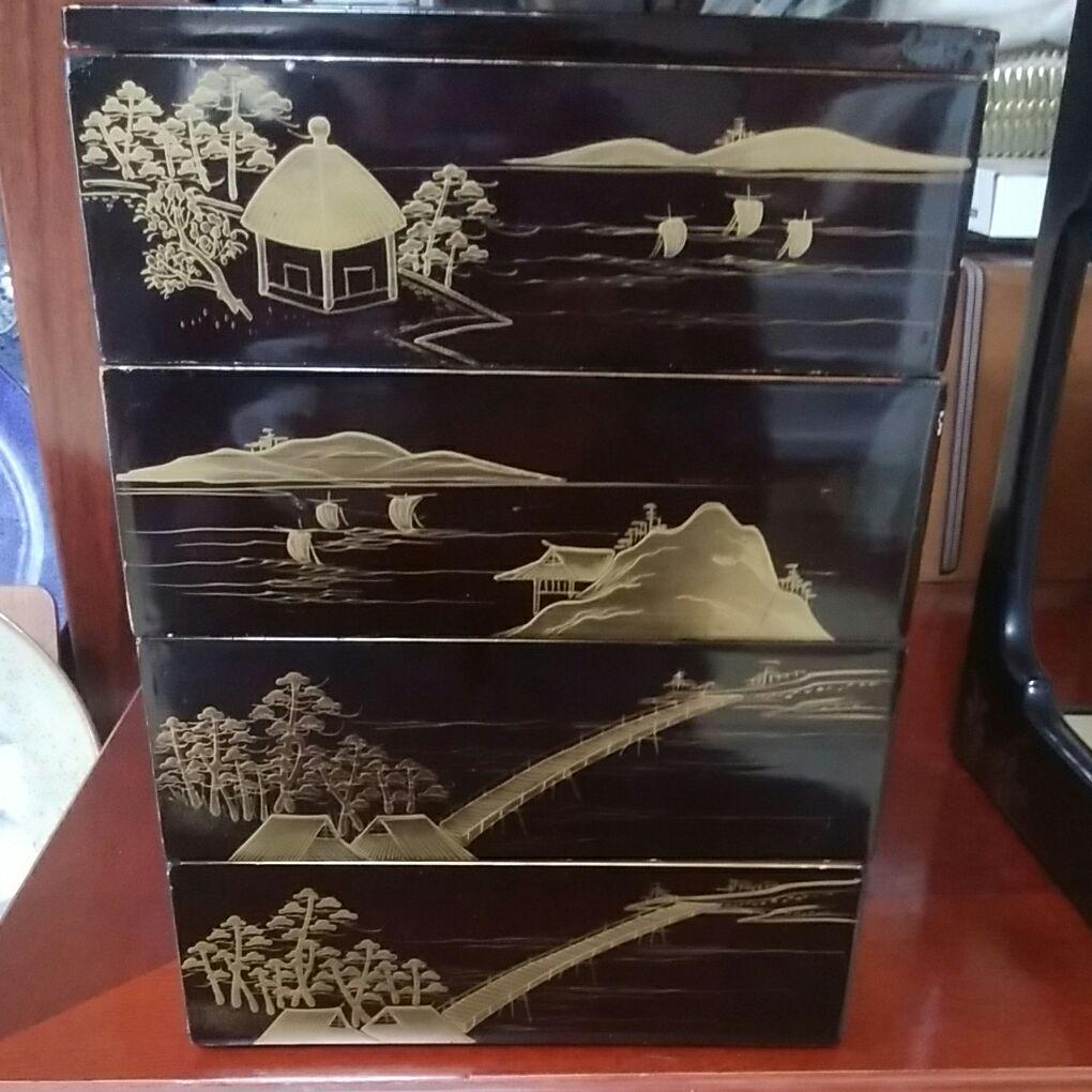 136骨董品　蒔絵漆器　4段重箱　山水図