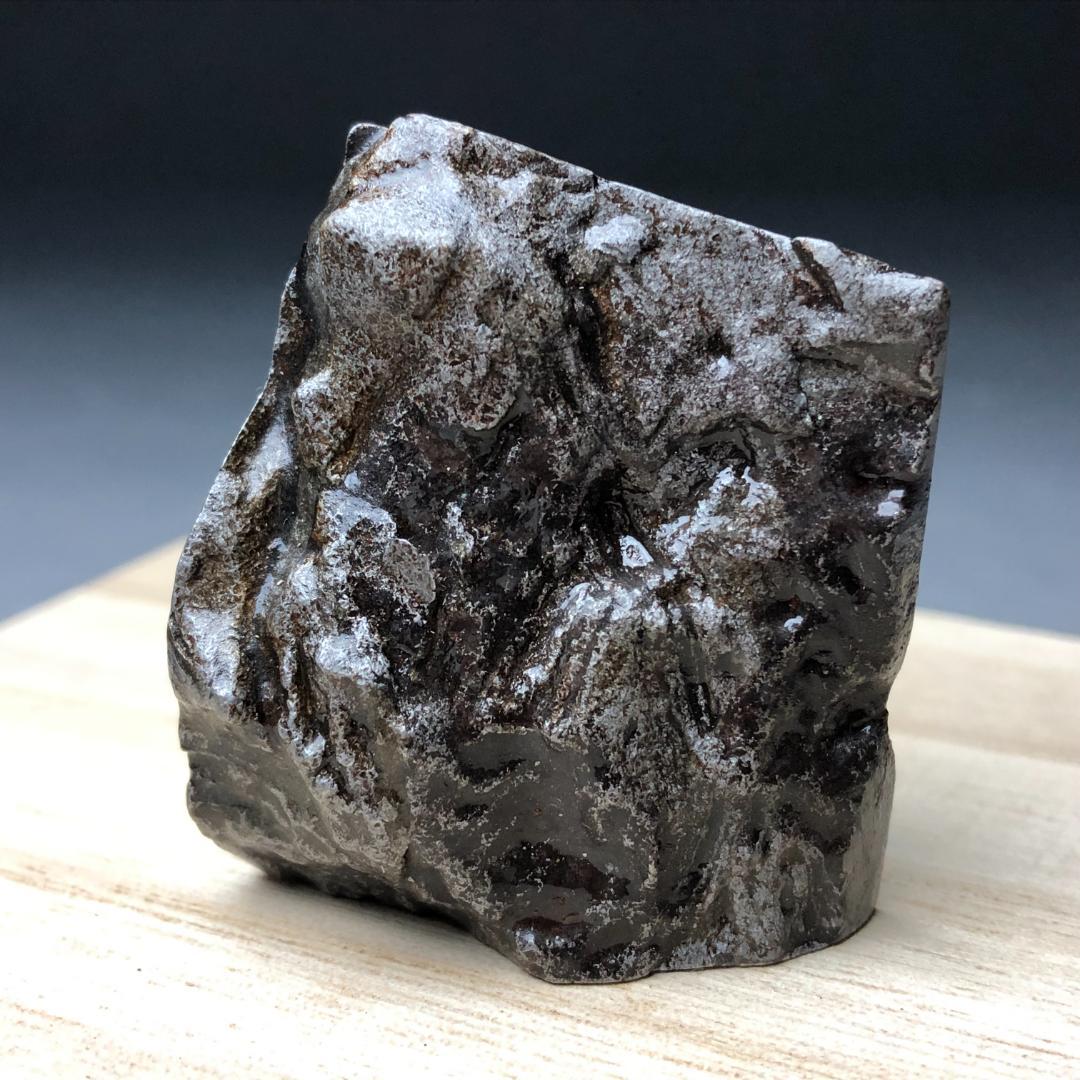 草*真様 隕石 鉄隕石　アルタイ隕石　外皮付き　ナチュラル 重さ約120ｇ　ケー