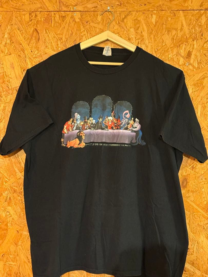 大*沢様 ディズニー ヴィランズ “最後の晩餐”モチーフ プリントTシャツ