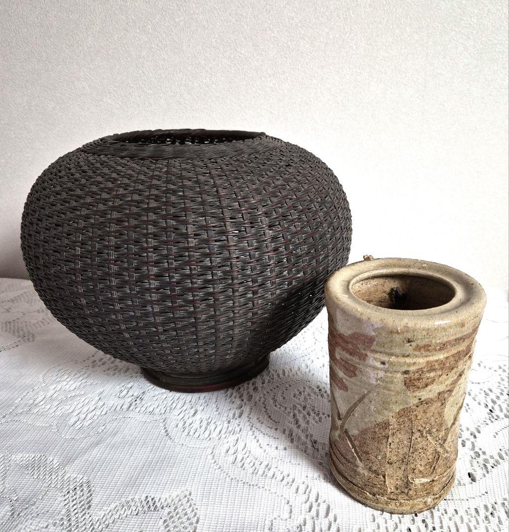 竹の編み込み花入れ