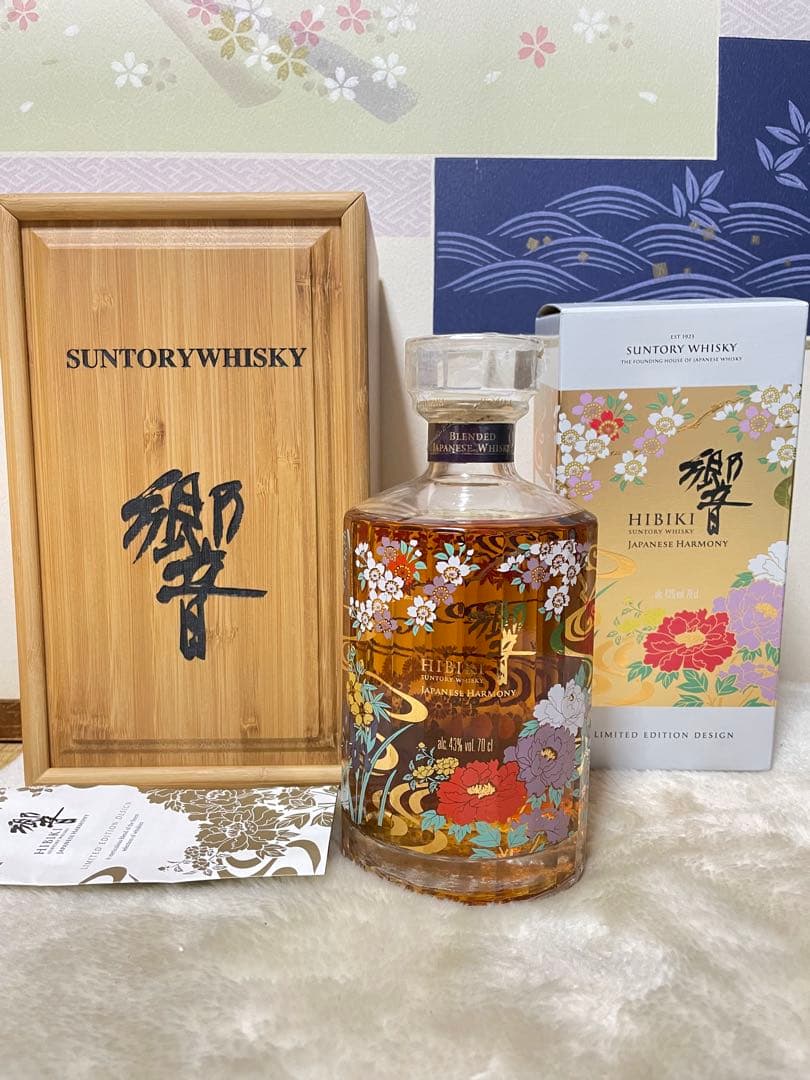 響 ジャパニーズハーモニー 意匠ボトル 流水百花 Hibiki Japanese
