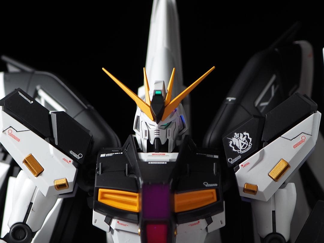 mg Hi-νガンダム　全塗装　完成品　筋彫り追加　νガンダムカラー