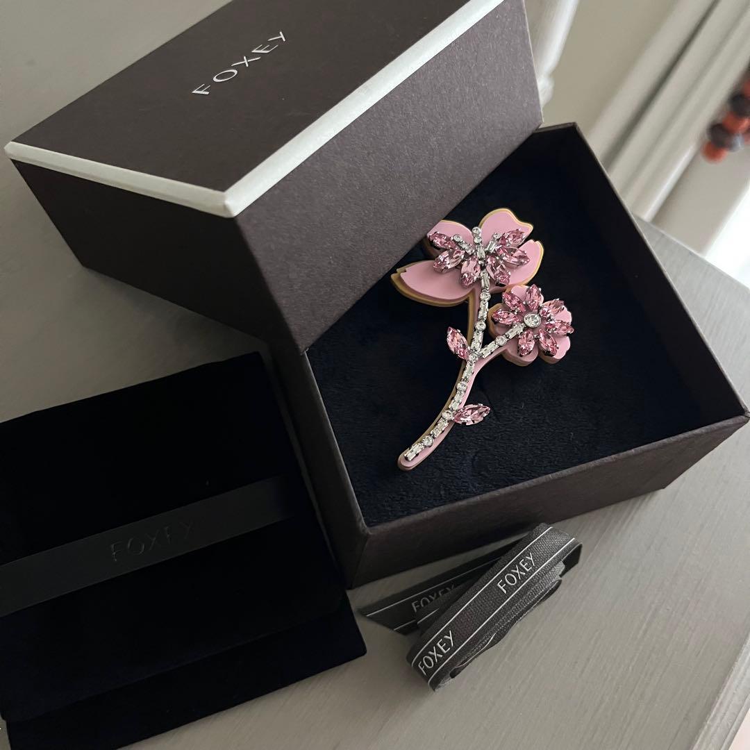 フォクシー　さくら　ブローチ　銀座　限定　アンティーク調　FOXEY クリスタル