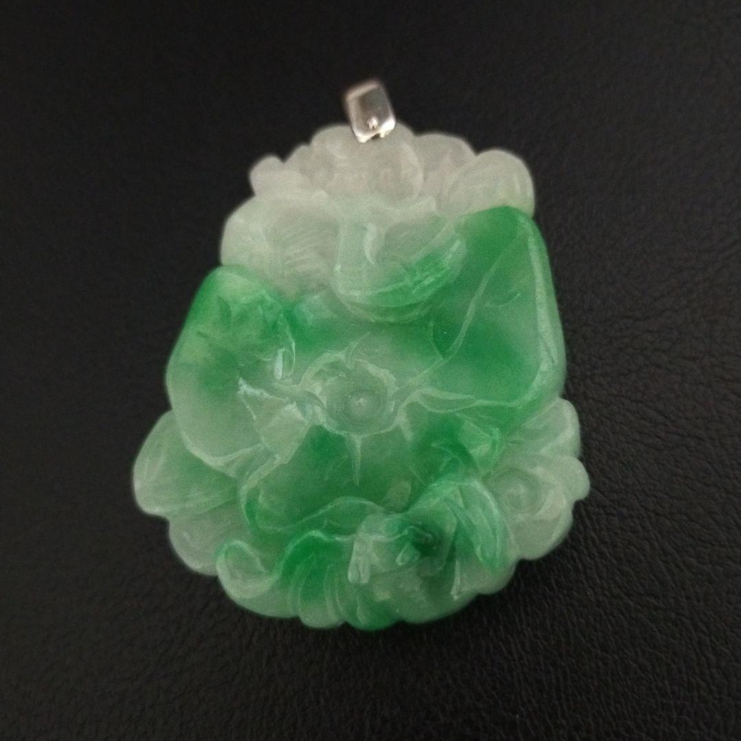 希少　Pt900 刻印　翡翠 ？花彫刻 ペンダント 美品