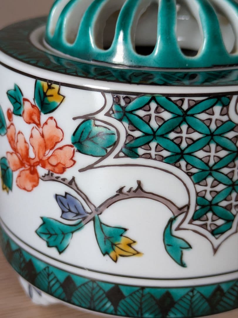 【美品】九谷焼 香炉 高栄 獅子摘み 花鳥絵柄　レトロ