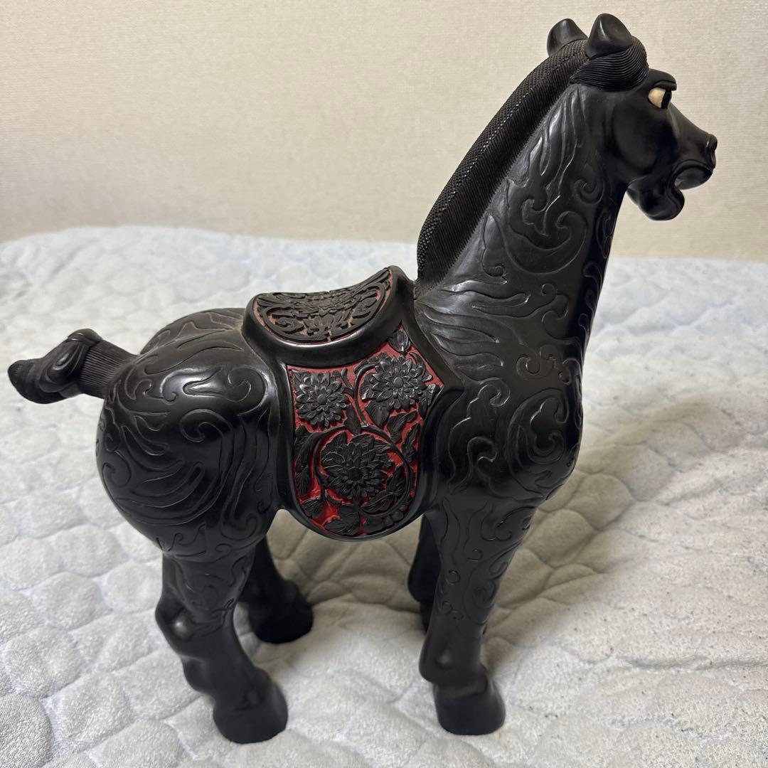 美品!堆朱堆黑馬細密彫刻縁起物置物唐物漆芸中国美術時代物古玩骨董品アンティーク