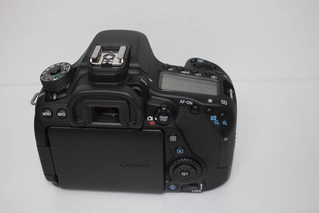 デジタル一眼レフカメラCanon EOS 80D/標準&望遠&単焦点レンズセット
