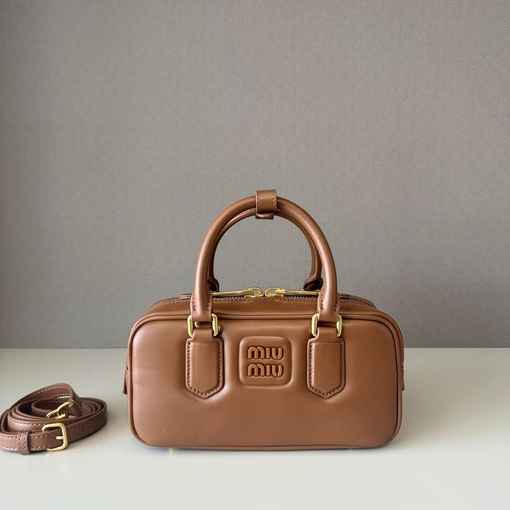 MIUMIU　キャラメル色ハンドバッグ　ショルダーバッグ