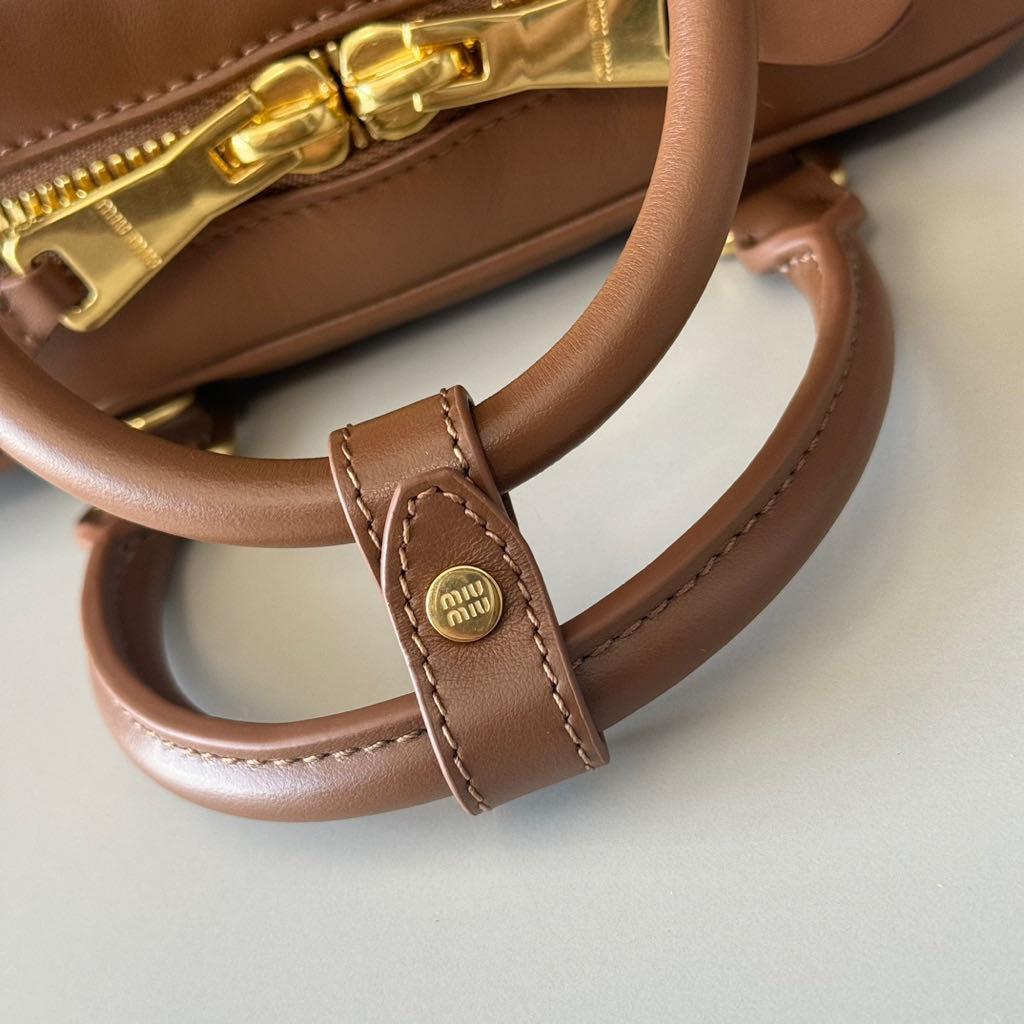 MIUMIU　キャラメル色ハンドバッグ　ショルダーバッグ