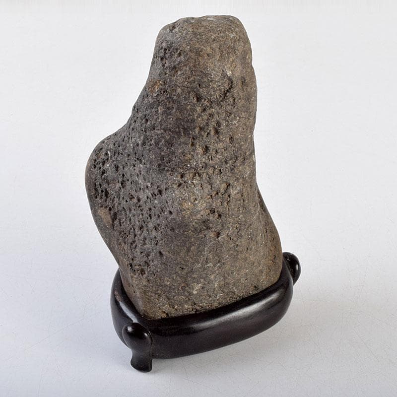 天然石　鑑賞石　太湖石　霊壁石　置物　重さ約1.8kg　唐木台付　N　9283