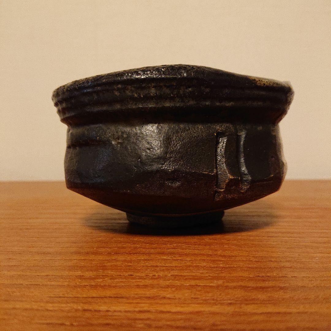黒織部檜垣文茶碗　特別出品