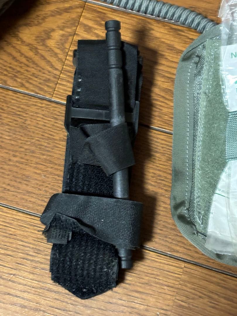 米軍放出品　実物　希少　未使用品 ファーストエイド キット セット 中身入り