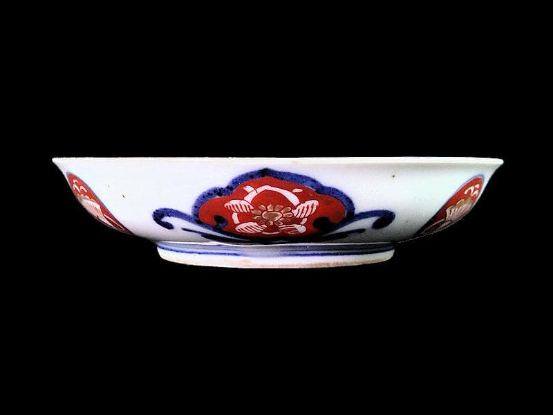 大聖寺伊万里　金襴手　花に菊花四方襷紋の図　４寸皿　３枚　B207-CHc