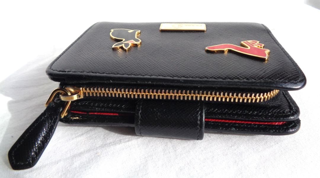 PRADA SAFFIANO サフィアーノレザー メタルチャーム 二つ折り財布