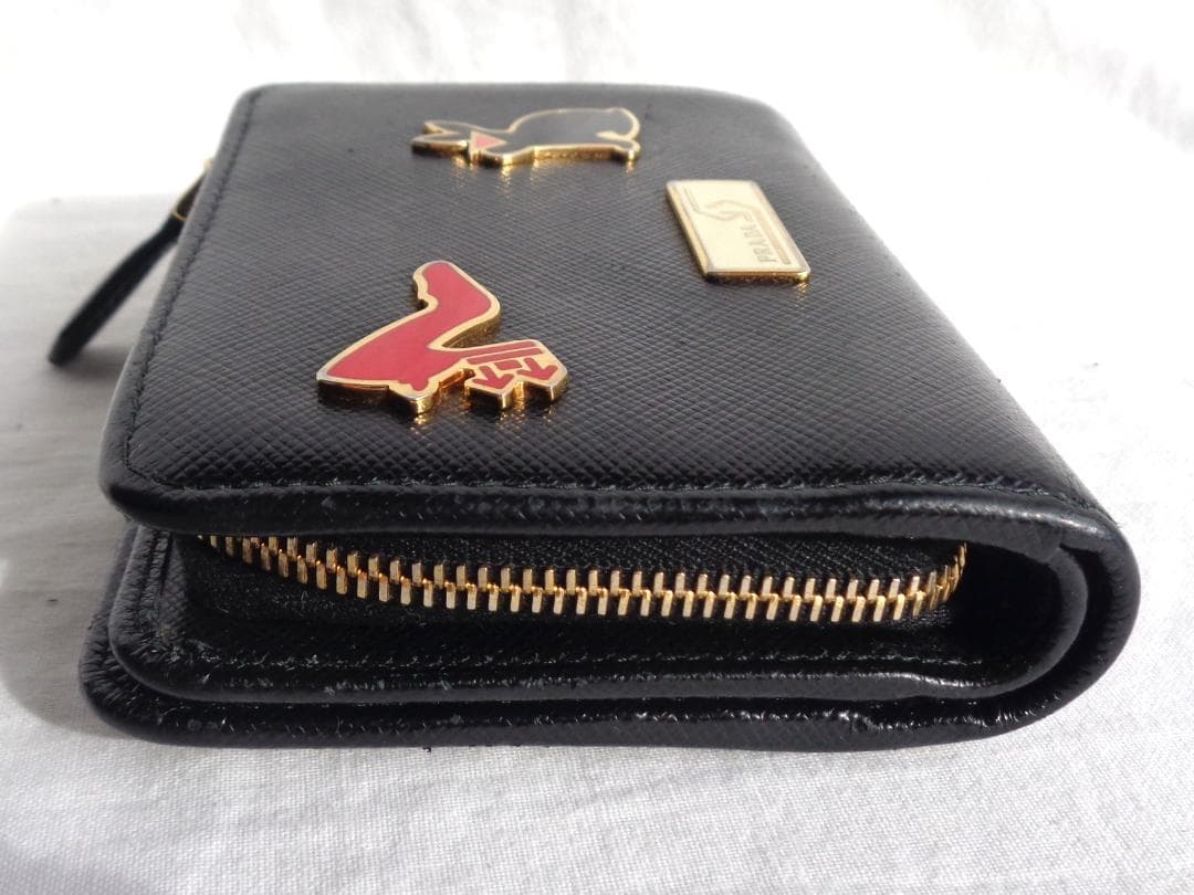 PRADA SAFFIANO サフィアーノレザー メタルチャーム 二つ折り財布