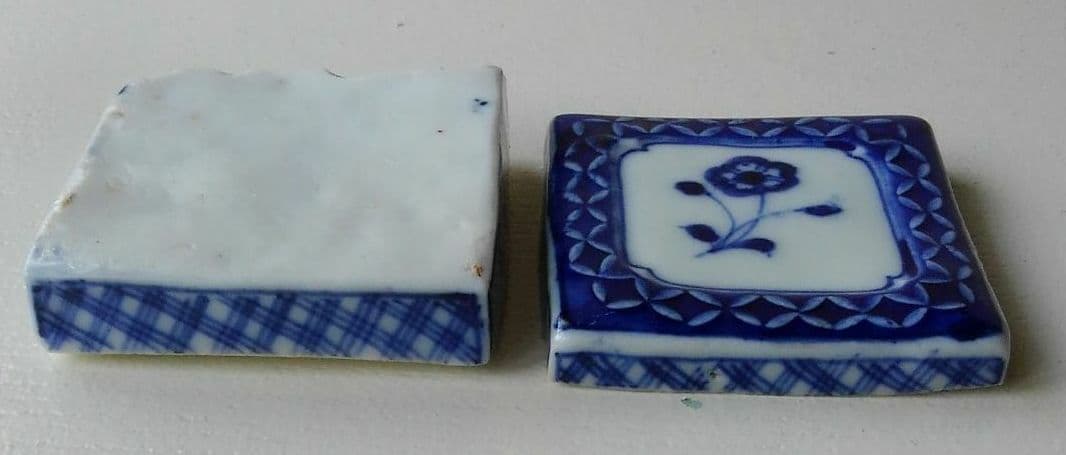 染付香合