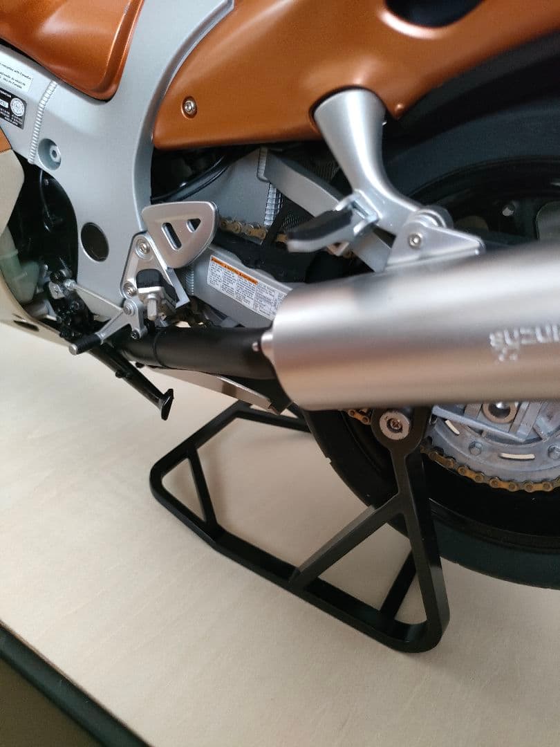 ディアゴスティーニ 1/4 スズキGSX1300R 隼