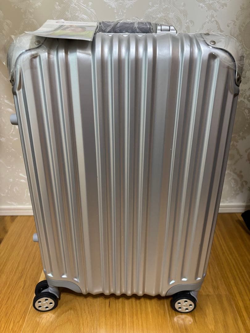 Travelhouse シルバー キャリーケース 中型