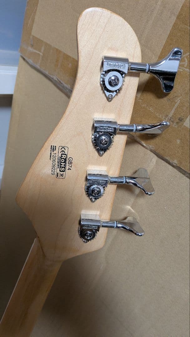 ベース Cort GB74