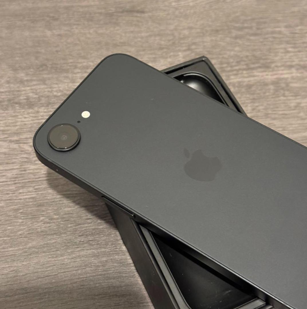 【新品同様】iPhone 16e｜256GB｜SIMフリー版　バッテリー100％