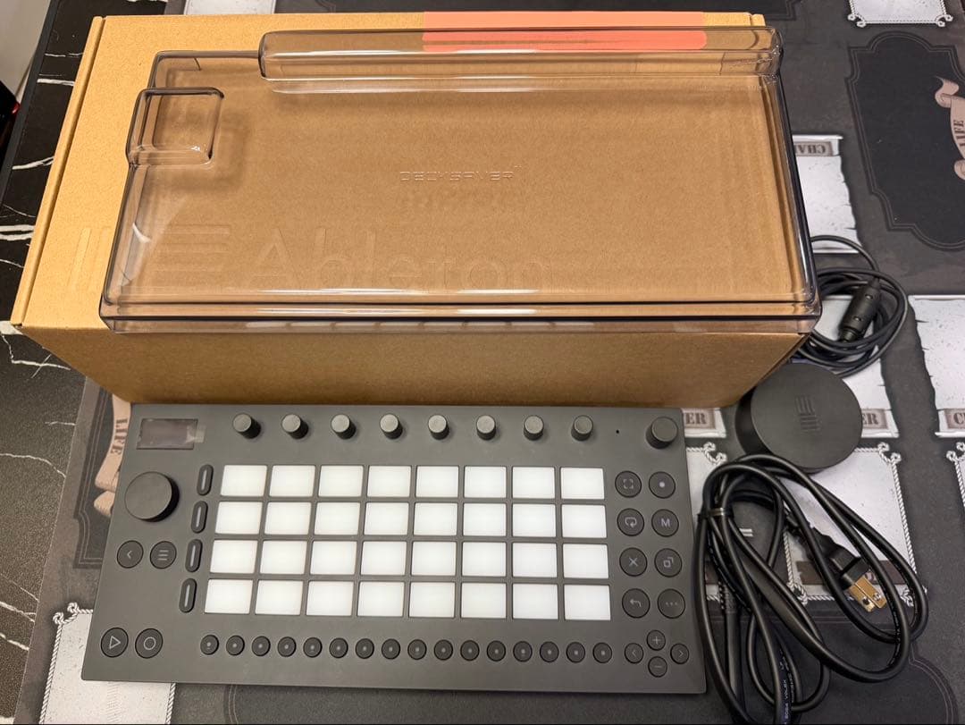 Ableton Move ライセンス未使用　デックセーバーとキャリングバッグ付き