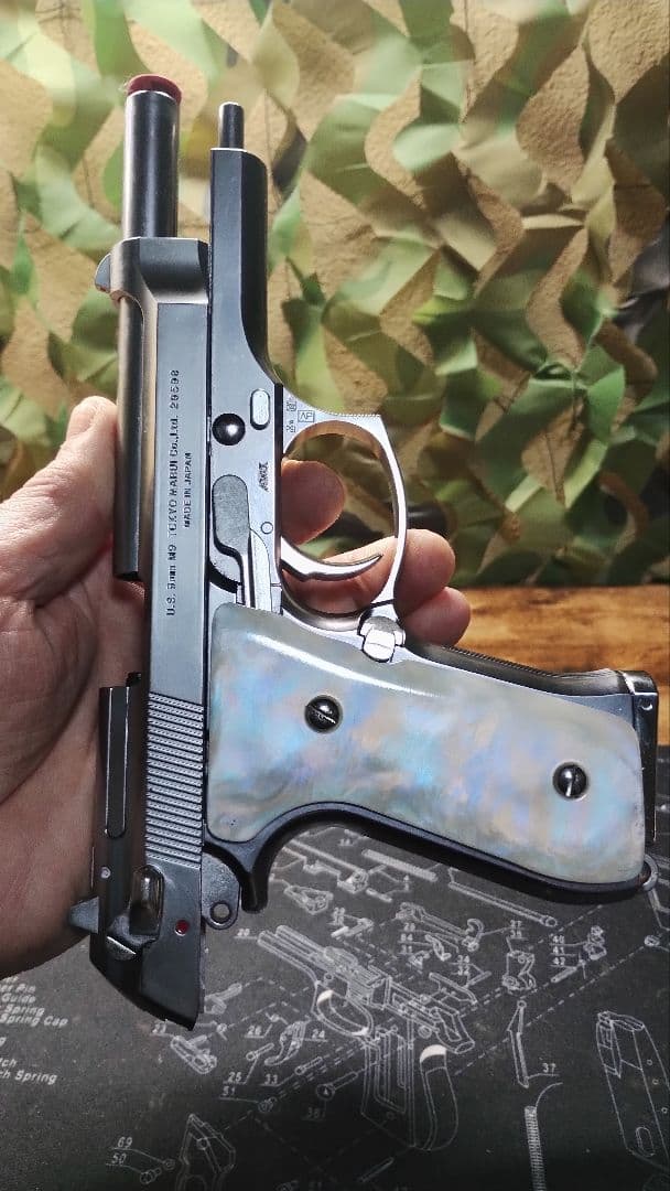 東京マルイM92F クロームステンレスモデル パールグリップ(フェイク)付き