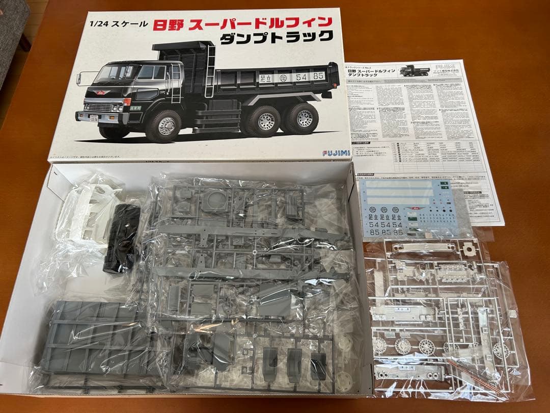 日野 スーパードルフィン ダンプトラック 1/24