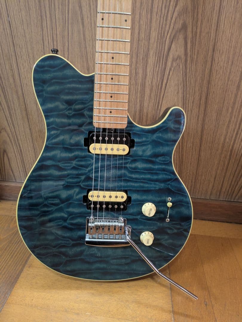 Sterling by Music Man S.U.B　エレキギター