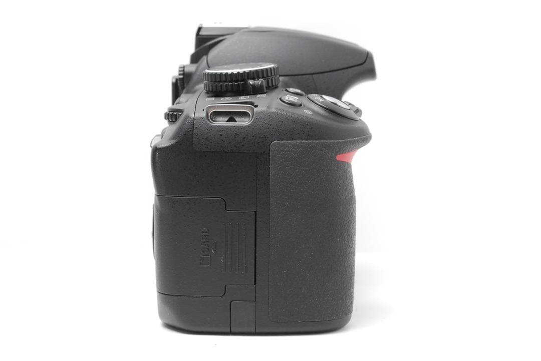 【美品 箱付き】少ないショット数♪初心者おすすめ一眼レフ Nikon D3100