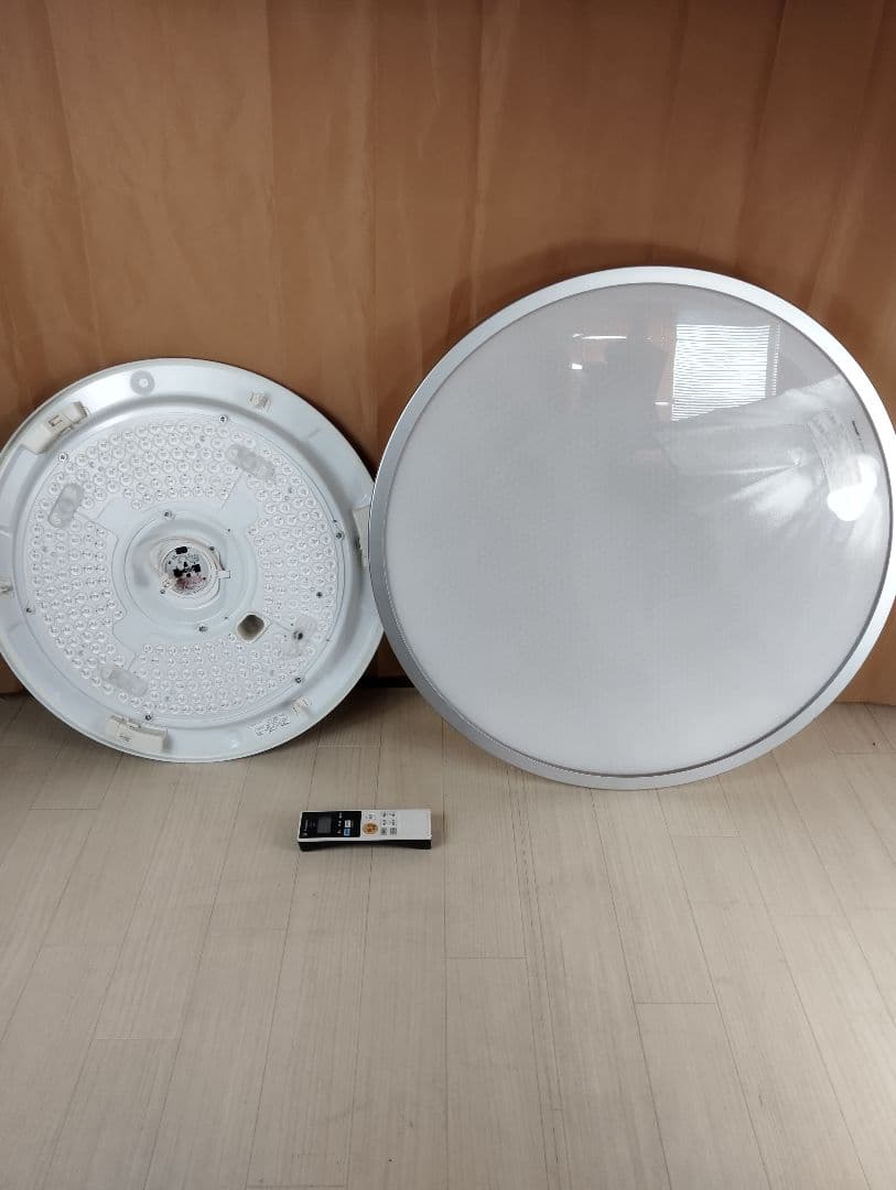 ①Panasonic　LEDシーリングライトHH-JCC0842A