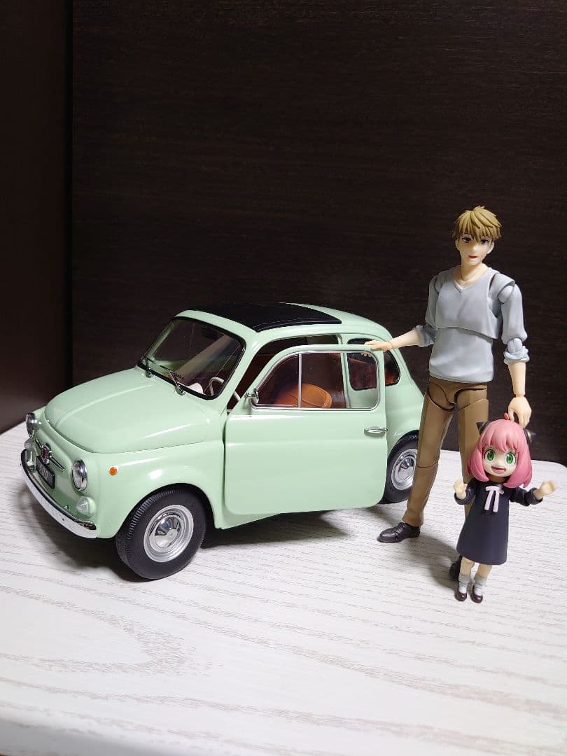 KK-Scale 1/12 フィアット 500 ダイキャスト フィギュア