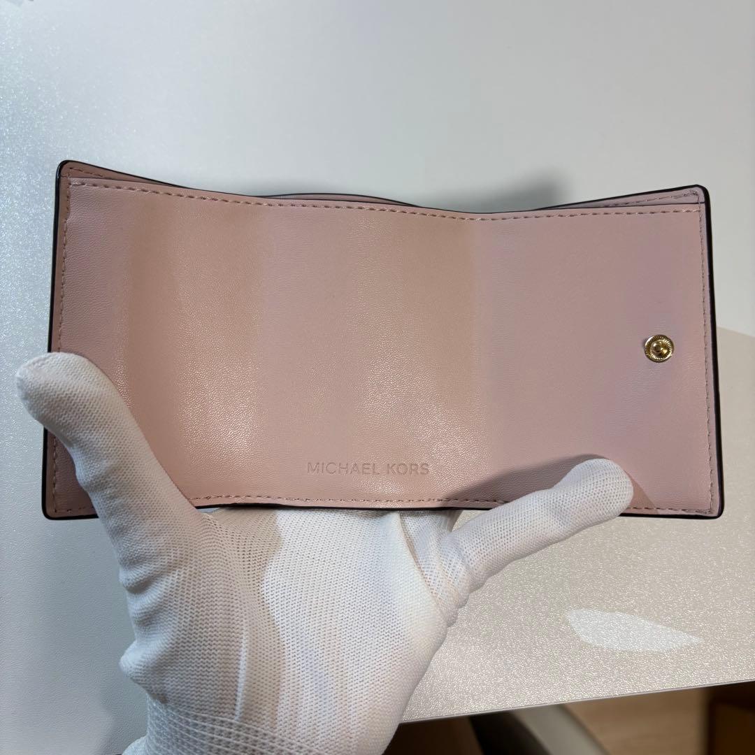 年内売り切ります　新品・未使用 MICHAEL KORS三つ折り財布 ピンク
