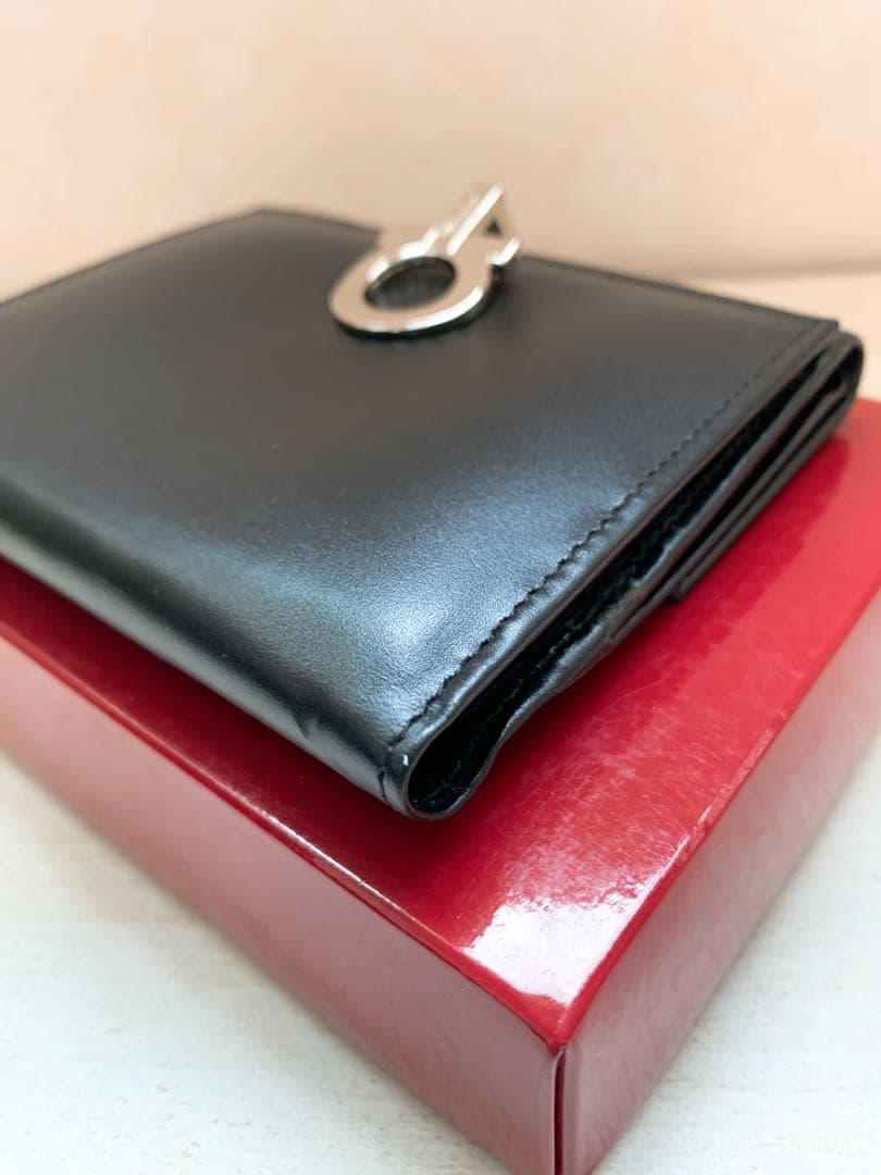 【未使用】フェラガモ 財布　ガンチーニ　二つ折　折財布　サルバトーレフェラガモ