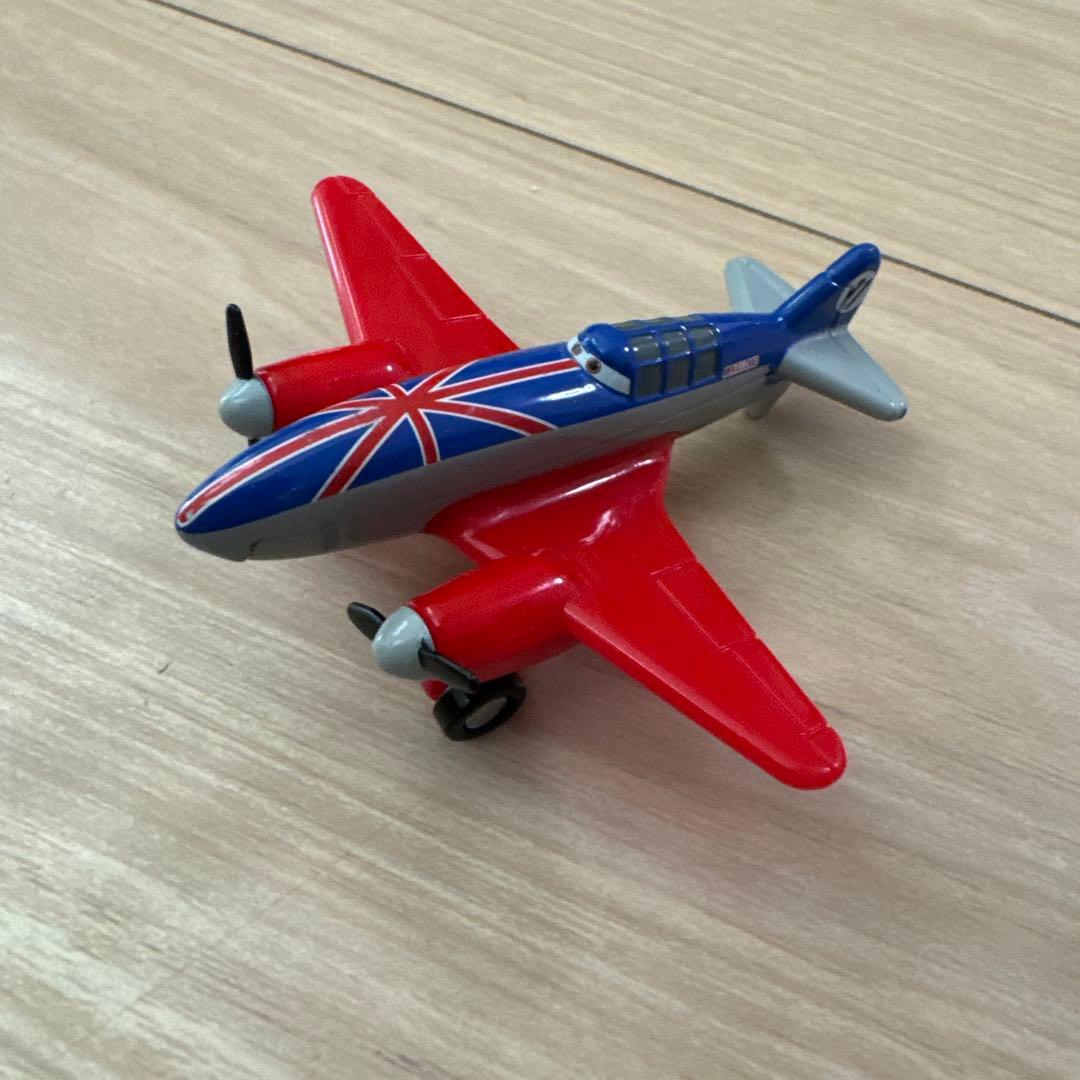 トミカ プレーンズ 航空母艦・飛行機6機・ヘリコプター2機セット