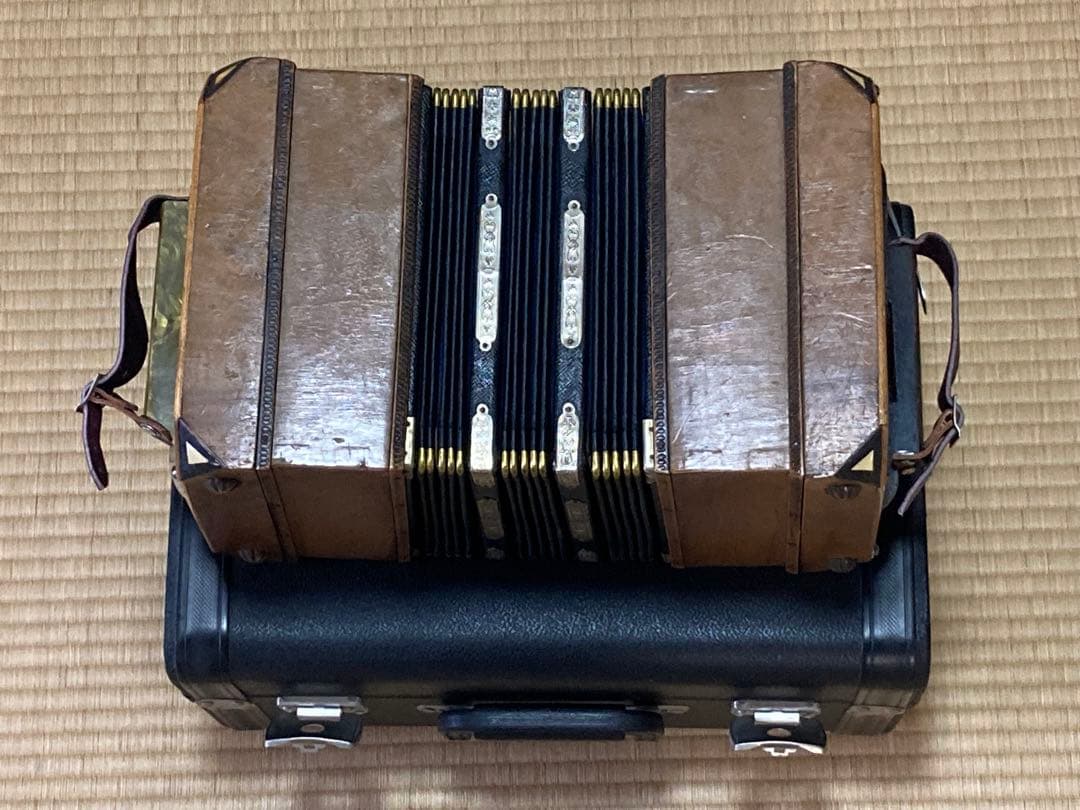 52ボタン バンドネオン ハードケース付き