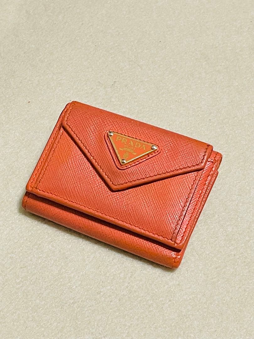 PRADA オレンジ 三つ折り財布
