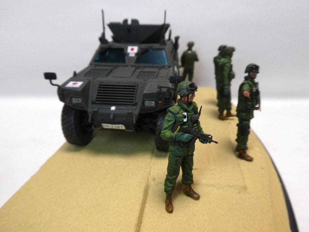 タミヤ 1/35 陸上自衛隊　軽装甲機動車　イラク派遣仕様＆イラク派遣隊員セット
