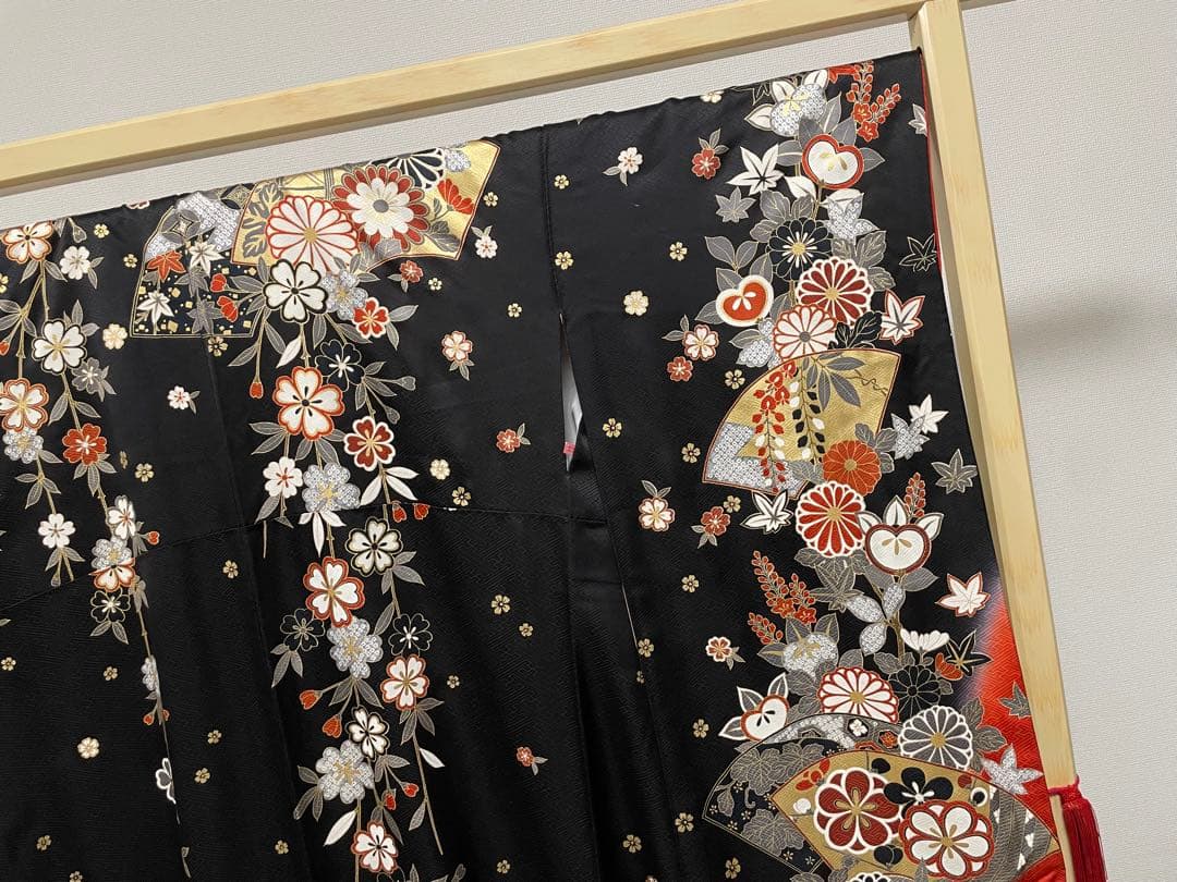 E 美品 豪華な花々模様 金彩 黒×赤 正絹 袷 振袖 着物 成人式 K9