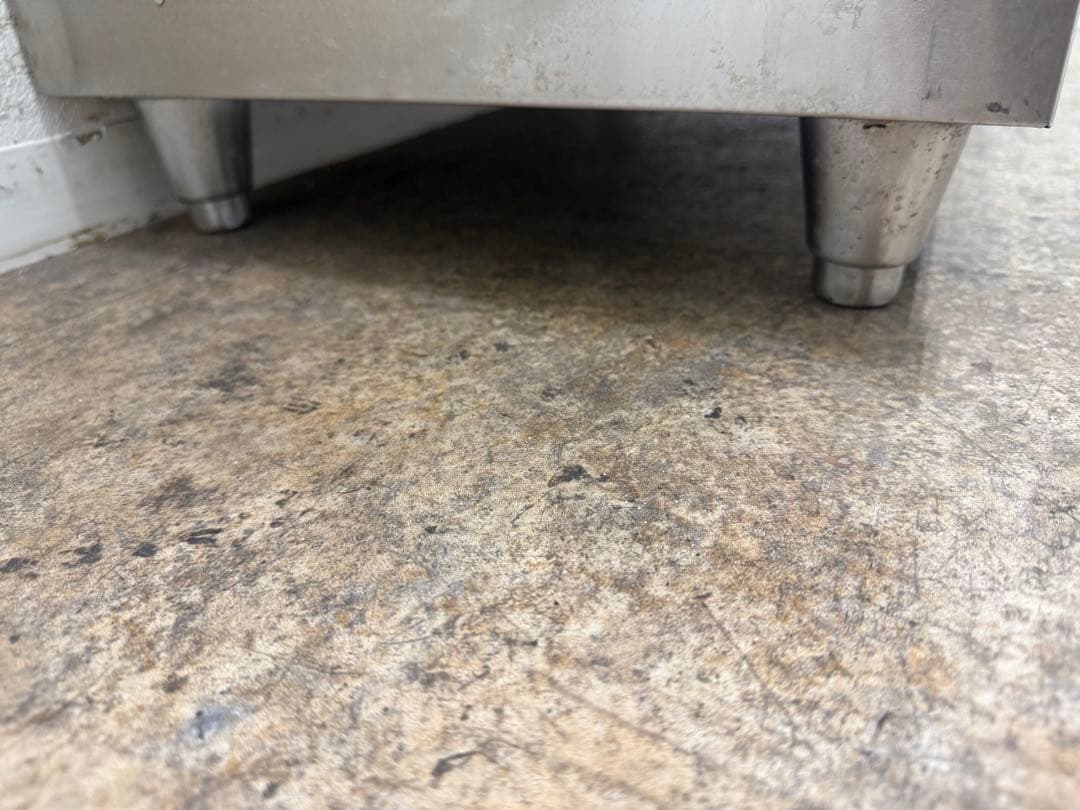 ステンレス　業務用　扉付き作業台　厨房　飲食店　W７５０ｘD４５０ｘH８００ｍｍ