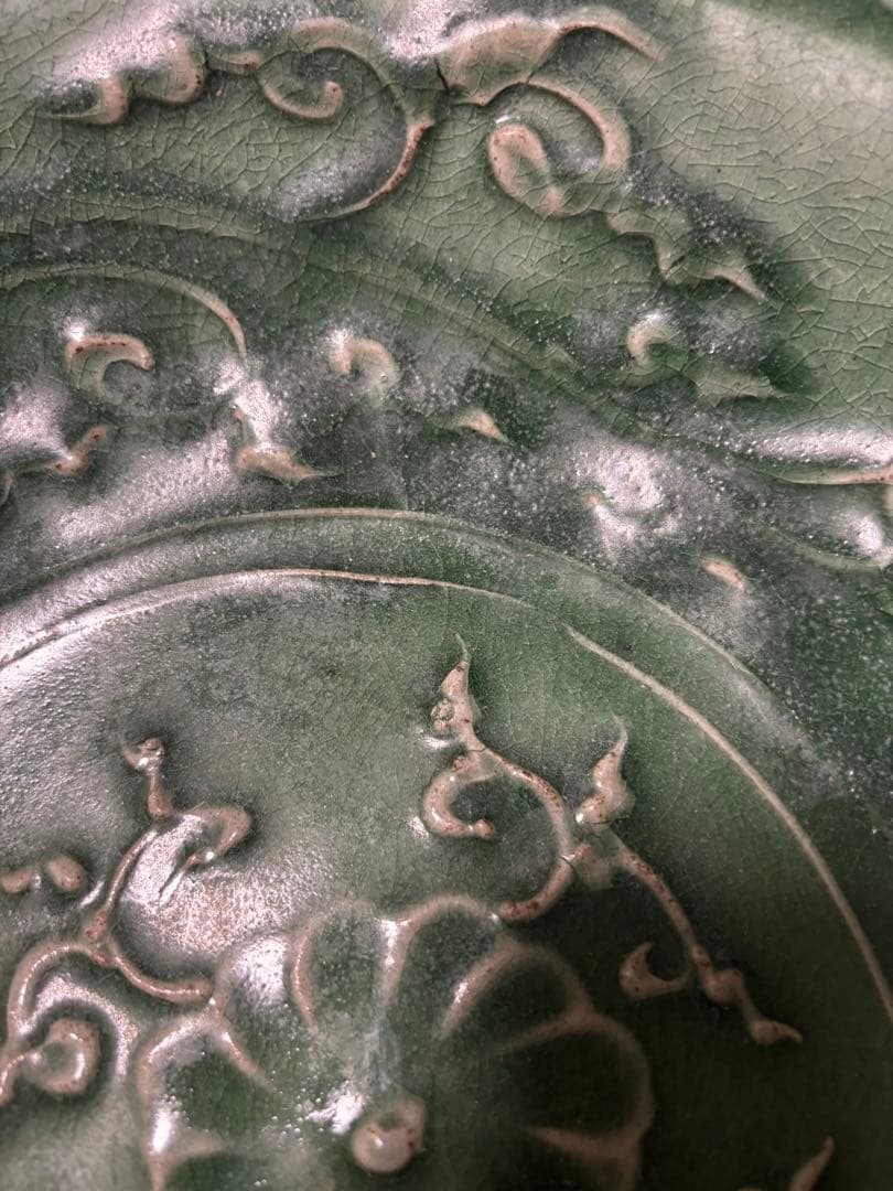 中国古美術品　明清時代　特大 緑釉花草文大皿　40cm
