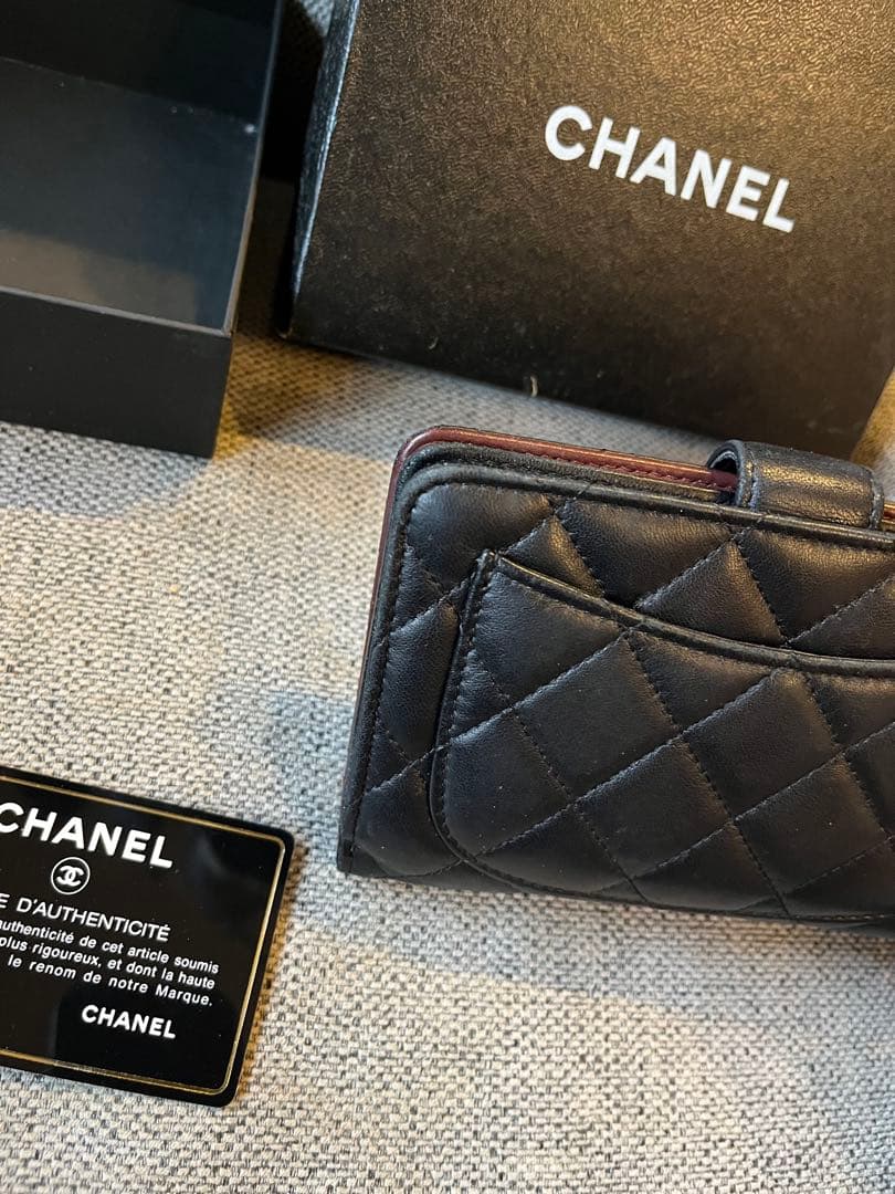 CHANEL マトラッセ　財布　コンパクト　二つ折り　ブラック　ラムスキン