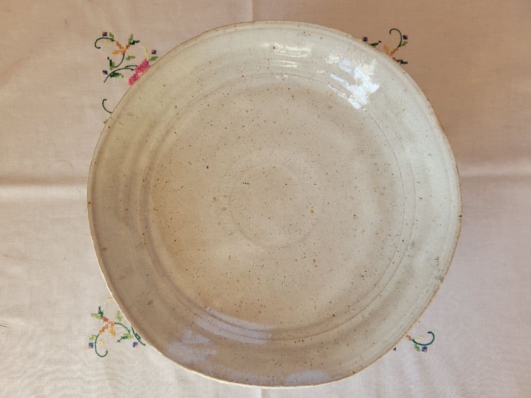 花器　陶器製脚付き